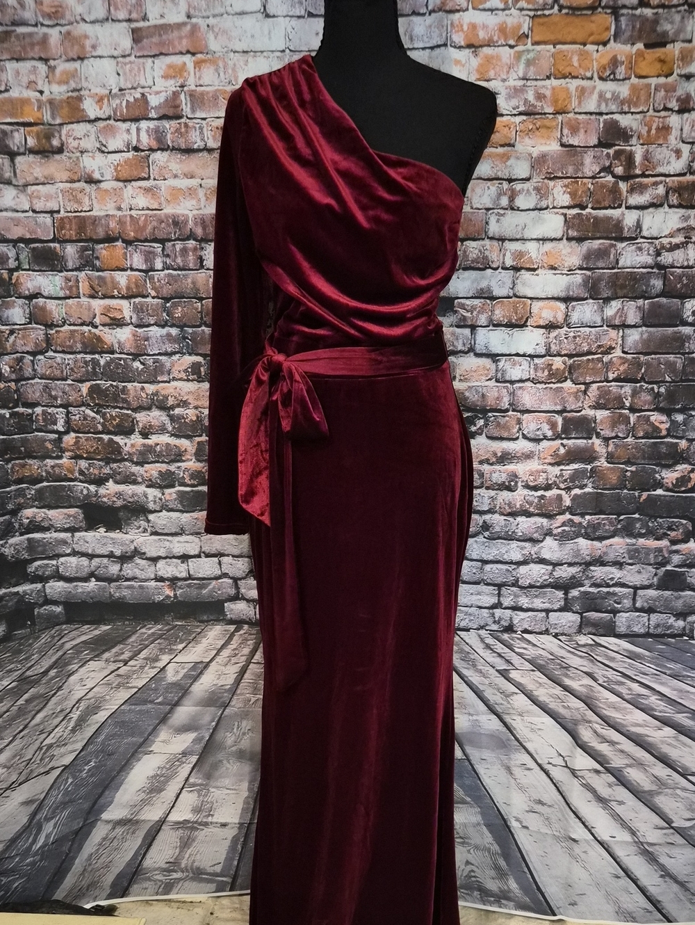 Fashion Nova One-Shoulder Velvet Gown in Wine